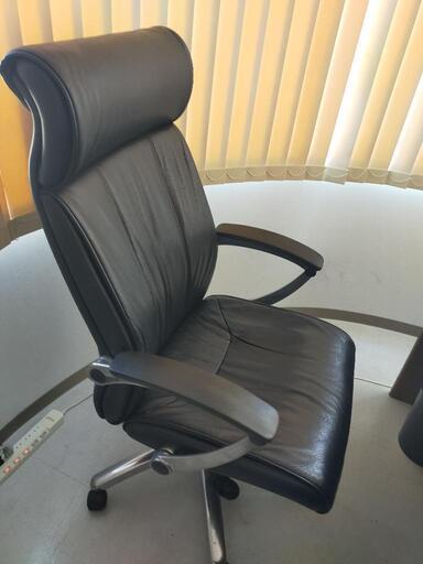 事務机と椅子 support.amaz.sa
