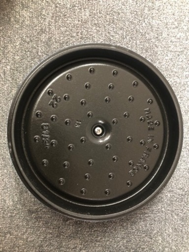 staub.ココット鍋.サックスブルー.22cm.新品.アウトレット.底に凹み  