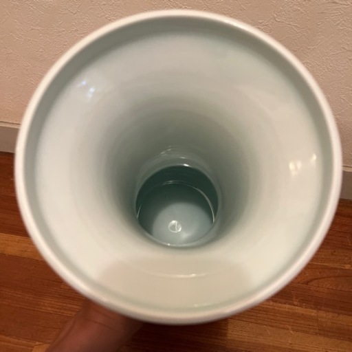 樋渡陶六作 青白磁 牡丹彫耳付花瓶