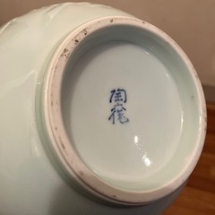 樋渡陶六作　青白磁　牡丹彫耳付花瓶