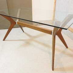 イタリアのCalligaris(カリガリス)社のTOKYO(トーキョー) ダイニングテーブルです。ガラスの透明感とスタイリッシュな脚がポイントの長方形テーブル。モダンなお部屋や北欧スタイルなどに♪DI510