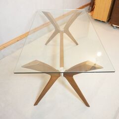 イタリアのCalligaris(カリガリス)社のTOKYO(トーキョー) ダイニングテーブルです。ガラスの透明感とスタイリッシュな脚がポイントの長方形テーブル。モダンなお部屋や北欧スタイルなどに♪DI510