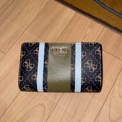 GUESS ２つ折り財布