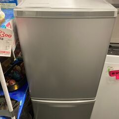 ☆中古￥13,300！Panasonic パナソニック 138㍑2ドア冷蔵庫 家電 2018 