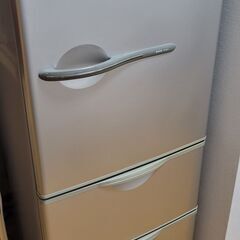(引取先決定)冷蔵庫 2005年 三洋電機255L(冷蔵207L...