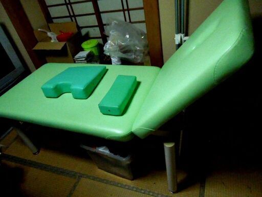 介護、整体、マッサージ、エステ用の業務用ベッドです。