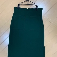 【差し上げます】マルティニークのひざ丈緑スカート