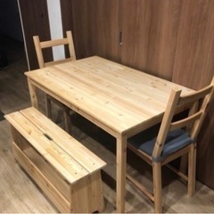 　お値下げしました！！IKEAのテーブル、椅子2脚、ベンチセット...