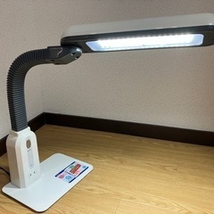 LED照明スタンド　コンセント付　180°可動　省エネ約6W