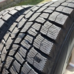 バリ溝　215/60R16 スタッドレス  ダンロップ　ほぼ新品