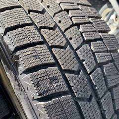 バリ溝　215/60R16 スタッドレス  ダンロップ　ほぼ新品