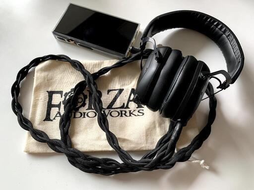 ヘッドフォン V-Moda Crossfade M-100 Master + Forza audioworks Noir HPC Mk2