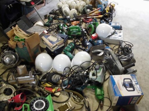 電動工具、キャスター、ゴルフクラブはすべて 1 つのロットに入れなければなりません ビデオを見る