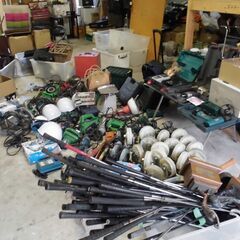 電動工具、キャスター、ゴルフクラブはすべて 1 つのロットに入れなければなりません ビデオを見る 電動工具、キャスター、ゴルフクラブはすべて 1 つのロットに入れ