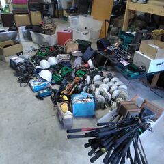 電動工具、キャスター、ゴルフクラブはすべて 1 つのロットに入れなければなりません ビデオを見る