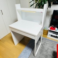 【受渡者決定済】IKEAの勉強机　白色で使用2年
