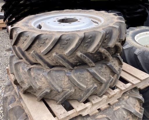 MF6255トラクター　一台分タイヤホイールセット　マッセイファーガソンイセキBIG-T
