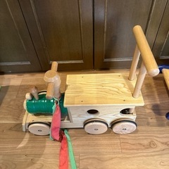 木のおもちゃ　電車