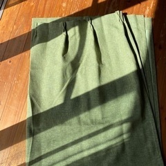 ニトリのカーテン　緑