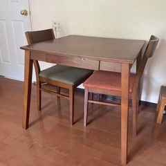 テーブル　椅子２脚セット