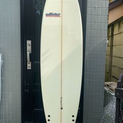 ビギナーから中級者向けミッドレングスサーフボード　全てリペア済み！とてもきれいなボードです！