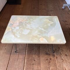 折りたたみ式小型ローテーブル（レトロ・大理石調柄）