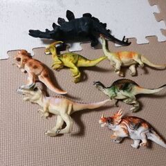 恐竜のフィギュア