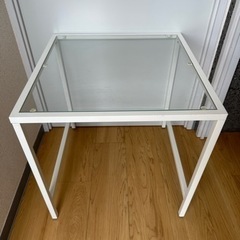 IKEAガラステーブル