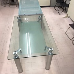 ガラステーブル2個(椅子なし)