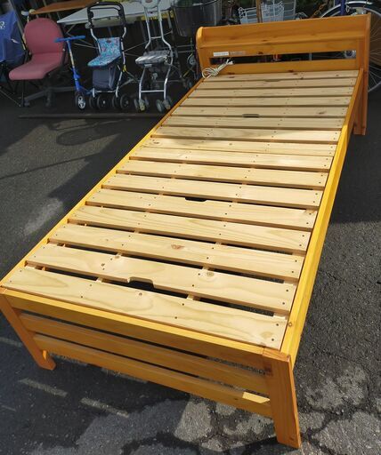 シングルベッドフレーム 宮付き コンセント2口付き 床板高さ3段階調整可能 木製 寝具 簡易組立