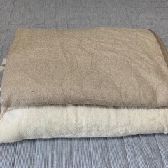 ニトリ　敷きパッド　毛布　冬用敷きパッド