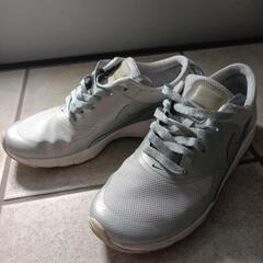 NIKE　スニーカー