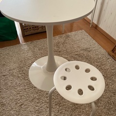 丸テーブルと椅子セット（値段交渉OK）
