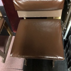 1人かけの椅子です。