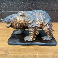 木彫りのクマ（台付）