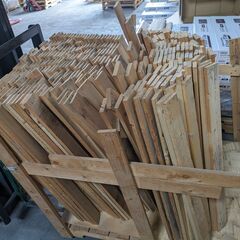 木材　木パレット分解後の板材　