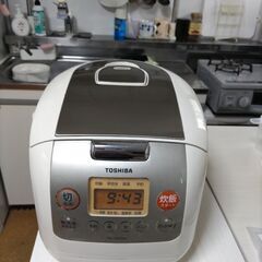 東芝製マイコン式炊飯器 5.5合炊き 2012年製