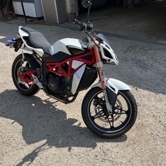 MEGELLIメガリ250s  実働