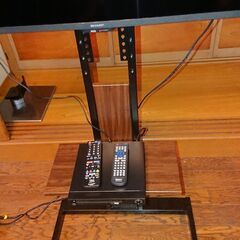 AQUOSアクオス42型液晶TV、TVスタンド、DVDプレーヤー美品