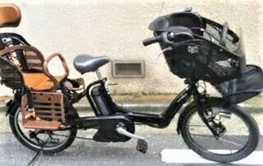 96土日もお子様と土足のままご試乗可能です。バカ親切な電動自転車屋  ️２０インチ、チャイルドシート、２人乗り、３人乗り、１人乗り電動自転車    安心保障の３カ月・無料交換保証、１００日間・点検無料サービス付き  オプション無料。後ろチャイルドシートをかごに変更して１人乗りに変更も可能です。  １回の充電で３０ｋｍ以上の走行が可能です。山手線を半周くらいの距離を走れます。  バッテリーは、新品の９０％以上の性能を保持していて、コンディション良好です。  ２０インチ、チ