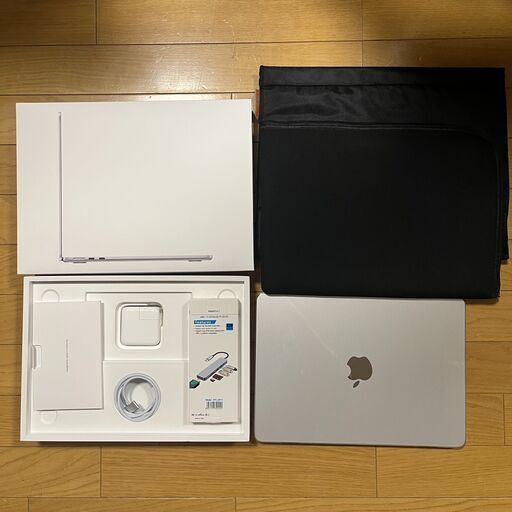 商談中【超美品 M2 MacBook Air】Retina 13.6inch メモリー8GB SSD256GB シルバー（おまけ3点　TypeC ハブドッキングステーション USB C 6ポート　ノートPCソフトケース \u0026 キャリーバッグ）