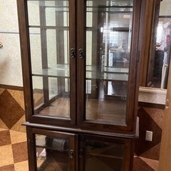 カリモク飾り棚　ガラス　灯付き　