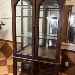 カリモク飾り棚　ガラス　灯付き　