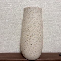 花瓶　陶器　高さ26cm  直径9cm〜10cm