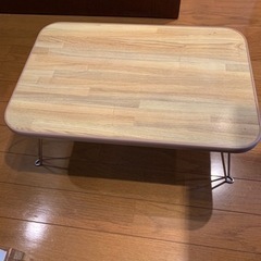 場所を取らない便利な折り畳み式ローテーブル