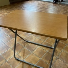 折り畳みテーブル(2台あります)