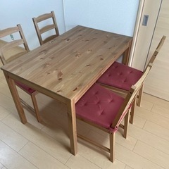 木製ダイニングテーブルと椅子（IKEA）