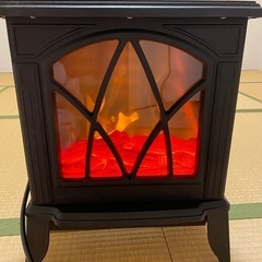 暖炉型のストーブ