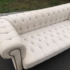 輸入家具店購入 チェスターフィールド ソファー ３人掛け イギリス製 布張り ホワイト
