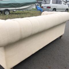 輸入家具店購入 チェスターフィールド ソファー ３人掛け イギリス製 布張り ホワイト